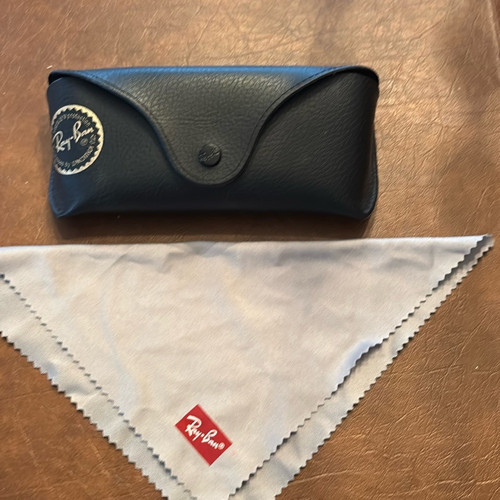 Ray Ban sunglasses or eyeglass case